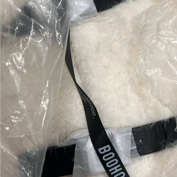 Boohoo Cream Teddy Jacket with Black Accents - Picture 6 of 7